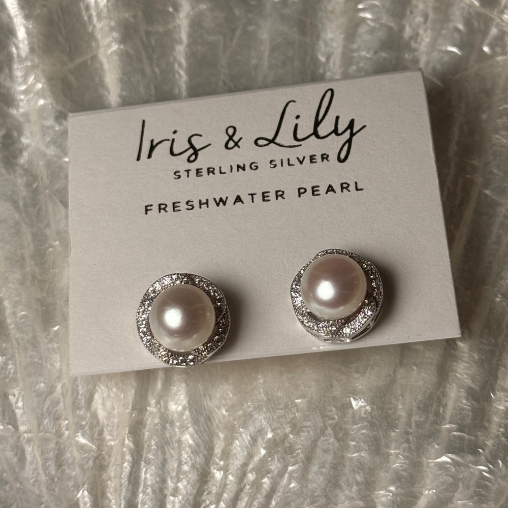 Iris White and Silver Spiral Pearl Earrings - Picture 4 of 5